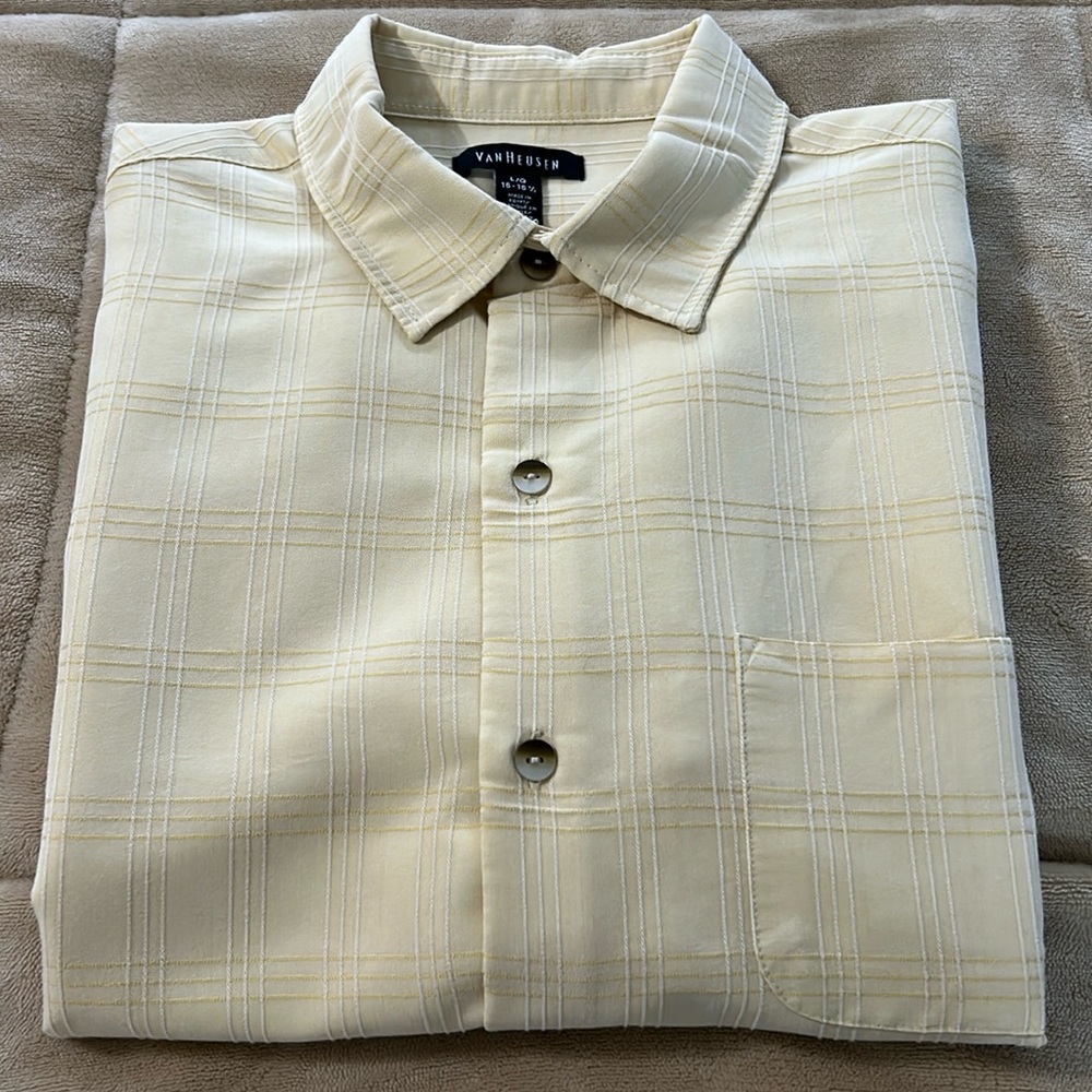 VAN HEUSEN Men's Short Sleeve Cream Button Up Shirt